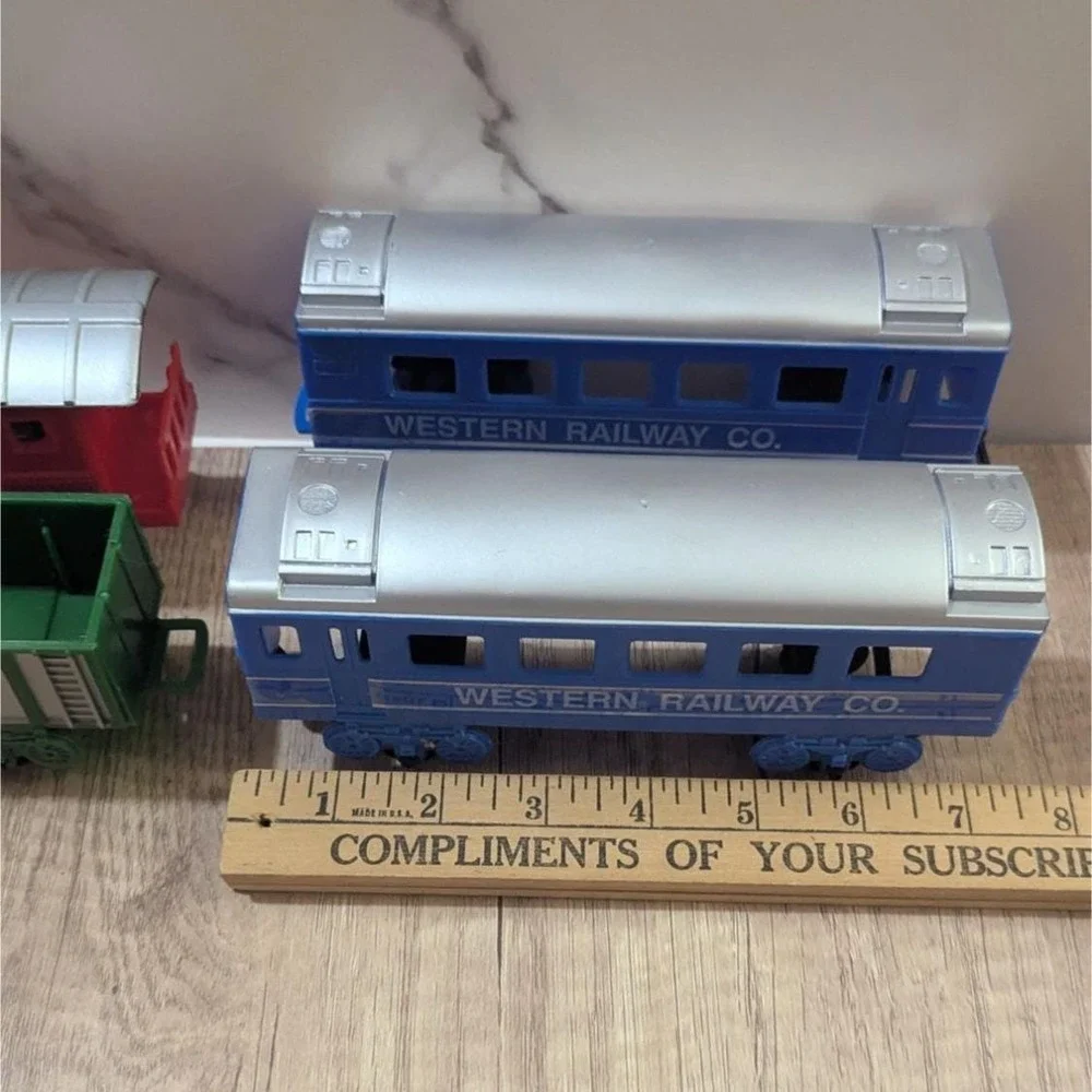 Vintage Style Plastic Toy Train Cars Santa Fe Express Western Railway Co 4pc Set